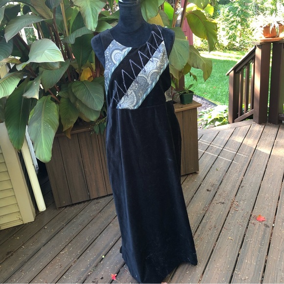 🖤🖤🖤 Black Velvet Jumper with Embellished Bodice 🖤🖤🖤 - Picture 1 of 8